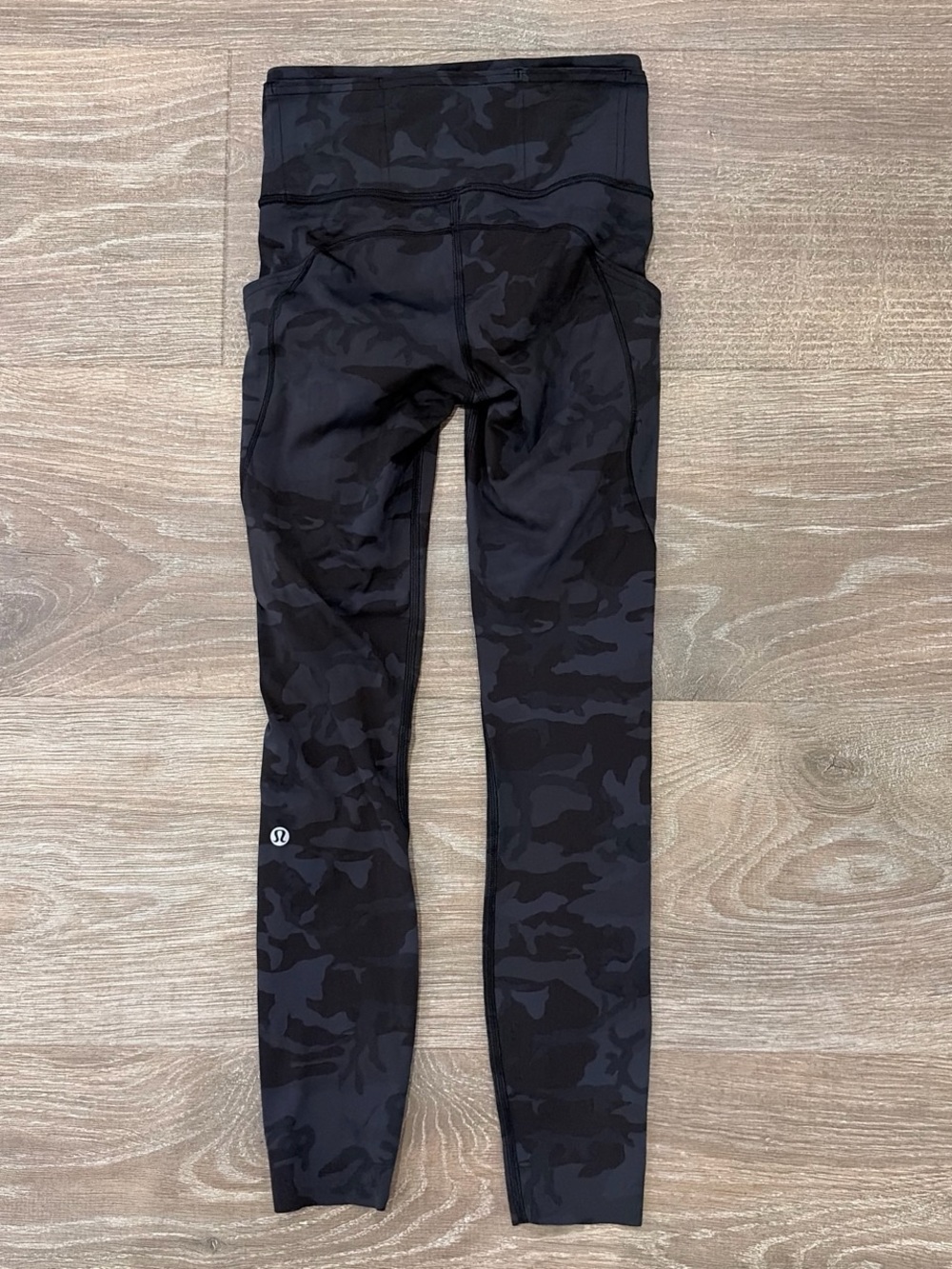 Lululemon 🖤 Fast and Free Tight in Black Camo - Size 2 NWOT - Picture 3 of 7
